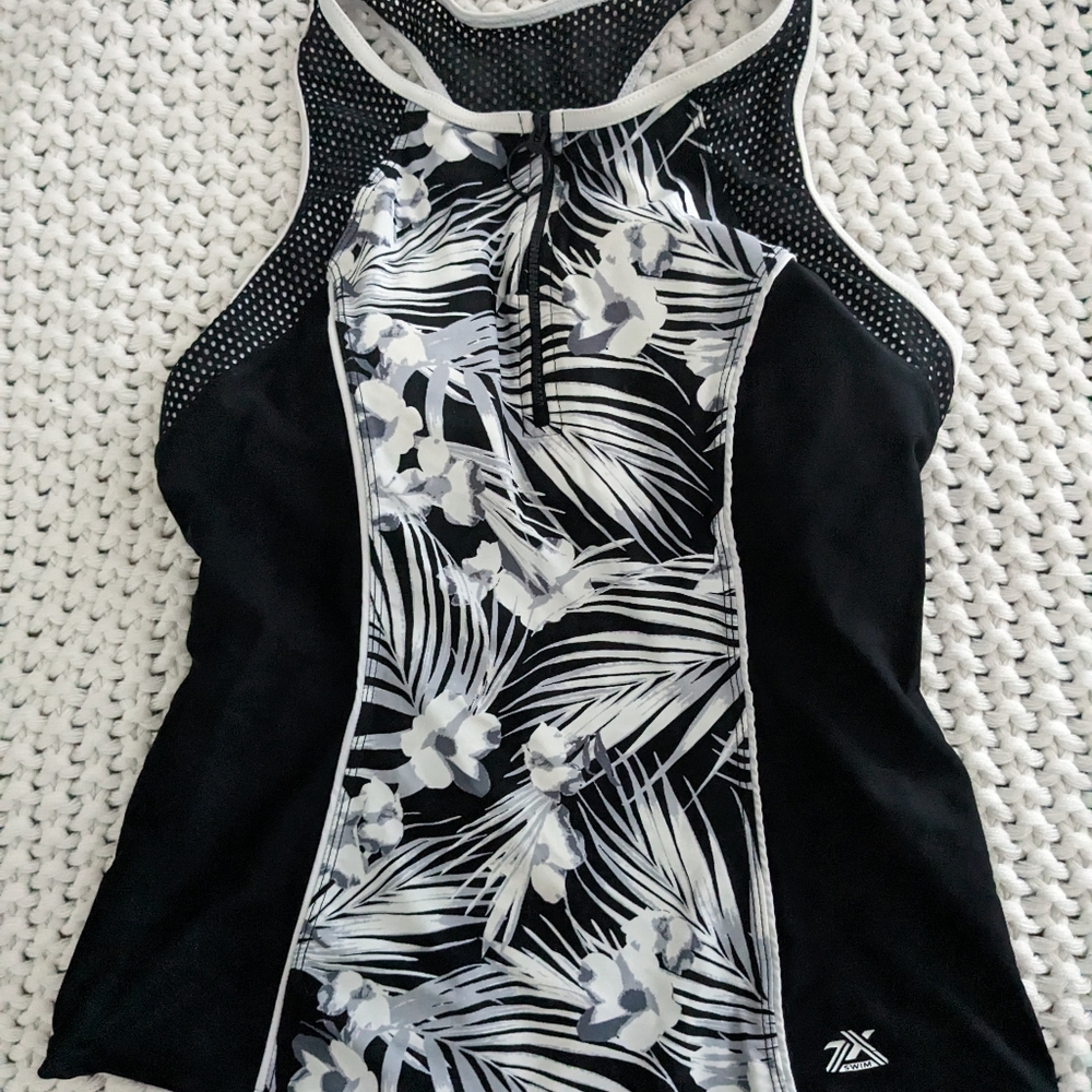 Tankini top, black & white, t-back sports style, removable pads